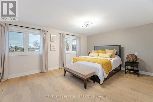 2667 Thorn Lodge Drive, Mississauga, ON - Indoor Photo Showing Bedroom