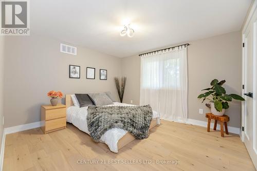 2667 Thorn Lodge Drive, Mississauga, ON - Indoor Photo Showing Bedroom