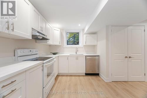 2667 Thorn Lodge Drive, Mississauga, ON - Indoor Photo Showing Kitchen