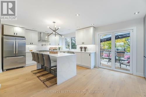 2667 Thorn Lodge Drive, Mississauga, ON - Indoor Photo Showing Kitchen