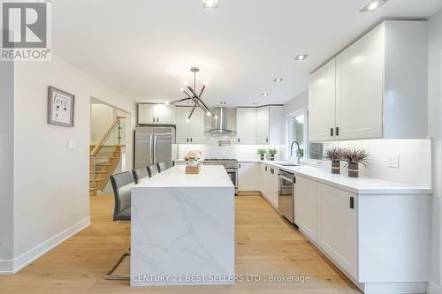 2667 Thorn Lodge Drive, Mississauga, ON - Indoor Photo Showing Kitchen