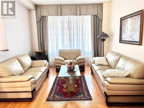 31 Pisanelli Avenue, Markham, ON - Indoor Photo Showing Living Room