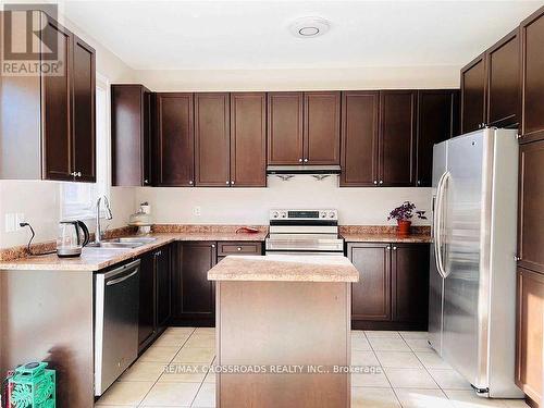 31 Pisanelli Avenue, Markham, ON - Indoor Photo Showing Kitchen With Double Sink