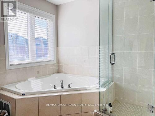 31 Pisanelli Avenue, Markham, ON - Indoor Photo Showing Bathroom