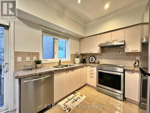 Th7 - 9133 Bayview Avenue, Richmond Hill, ON - Indoor Photo Showing Kitchen With Double Sink