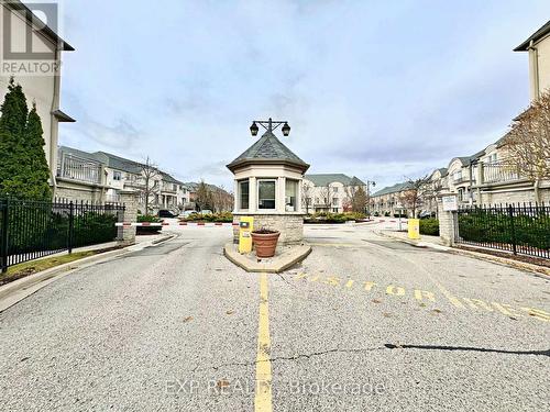 Th7 - 9133 Bayview Avenue, Richmond Hill, ON - Outdoor