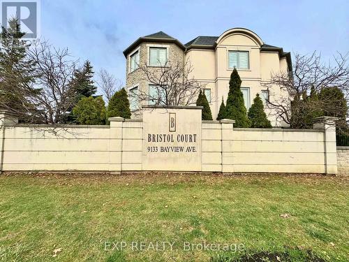 Th7 - 9133 Bayview Avenue, Richmond Hill, ON - Outdoor