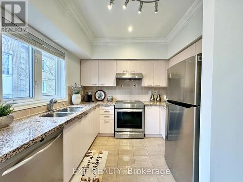 Th7 - 9133 Bayview Avenue, Richmond Hill, ON - Indoor Photo Showing Kitchen With Double Sink