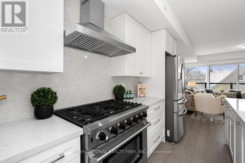 5 - 1 Hartman Avenue, Vaughan, ON - Indoor Photo Showing Kitchen With Upgraded Kitchen