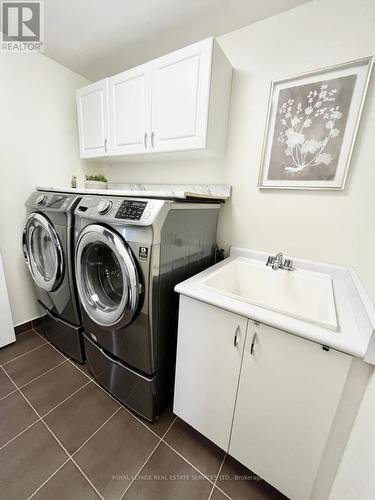 25 Rockman Crescent W, Brampton, ON - Indoor Photo Showing Laundry Room