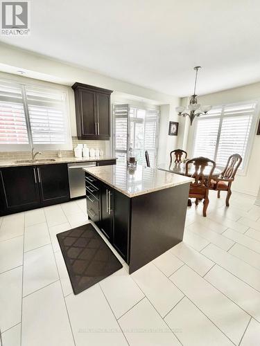 25 Rockman Crescent W, Brampton, ON - Indoor Photo Showing Kitchen With Upgraded Kitchen