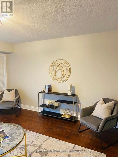 2 - 3020 Clayhill Road, Mississauga, ON - Indoor Photo Showing Living Room