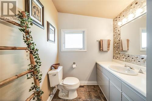 32 Melrose Avenue, Leamington, ON - Indoor Photo Showing Bathroom