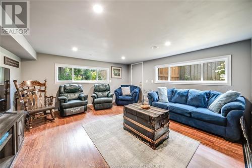 32 Melrose Avenue, Leamington, ON - Indoor Photo Showing Living Room