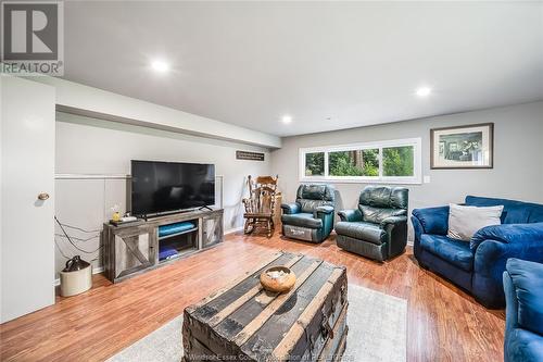 32 Melrose Avenue, Leamington, ON - Indoor Photo Showing Living Room