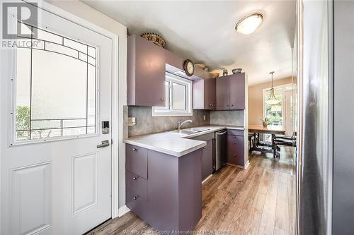 32 Melrose Avenue, Leamington, ON - Indoor Photo Showing Kitchen