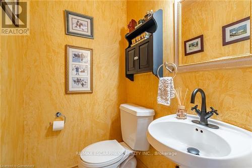 6166 Sinclairville Road, Hamilton, ON - Indoor Photo Showing Bathroom