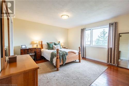 6166 Sinclairville Road, Hamilton, ON - Indoor Photo Showing Bedroom