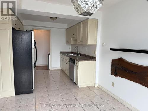 901 - 67 Caroline Street S, Hamilton, ON - Indoor Photo Showing Kitchen