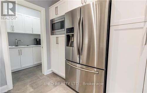 18 - 9245 Shoveller Avenue, Niagara Falls, ON - Indoor Photo Showing Kitchen