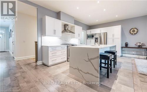 18 - 9245 Shoveller Avenue, Niagara Falls, ON - Indoor Photo Showing Kitchen