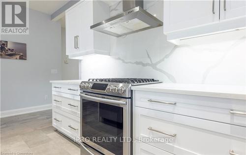 18 - 9245 Shoveller Avenue, Niagara Falls, ON - Indoor Photo Showing Kitchen