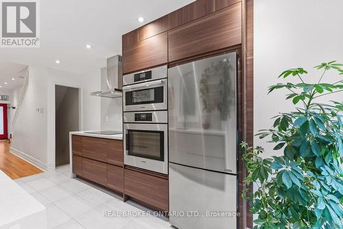 754 Adelaide Street W, Toronto, ON - Indoor Photo Showing Kitchen