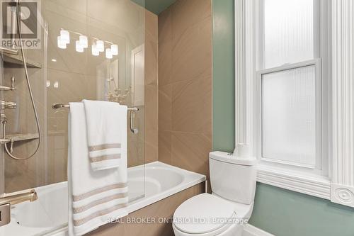 754 Adelaide Street W, Toronto, ON - Indoor Photo Showing Bathroom