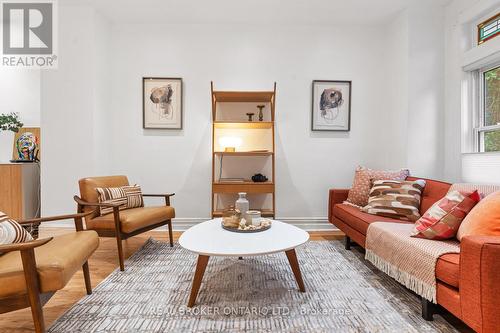 754 Adelaide Street W, Toronto, ON - Indoor Photo Showing Living Room