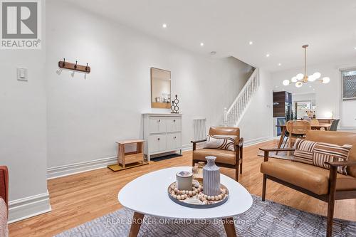 754 Adelaide Street W, Toronto, ON - Indoor Photo Showing Living Room