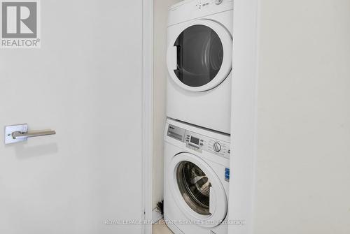 1405 - 32 Davenport Road, Toronto, ON - Indoor Photo Showing Laundry Room