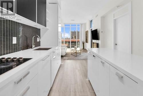 1405 - 32 Davenport Road, Toronto, ON - Indoor Photo Showing Kitchen With Upgraded Kitchen