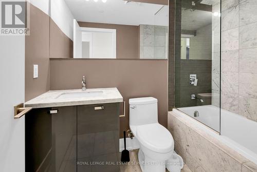 1405 - 32 Davenport Road, Toronto, ON - Indoor Photo Showing Bathroom