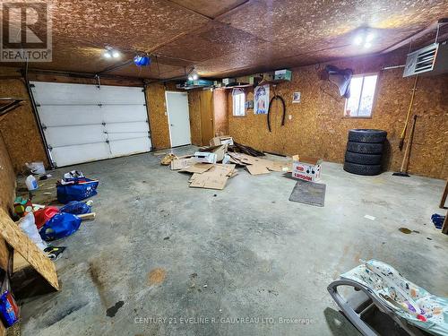 41 Sixth Street, Armstrong (Earlton), ON - Indoor Photo Showing Garage