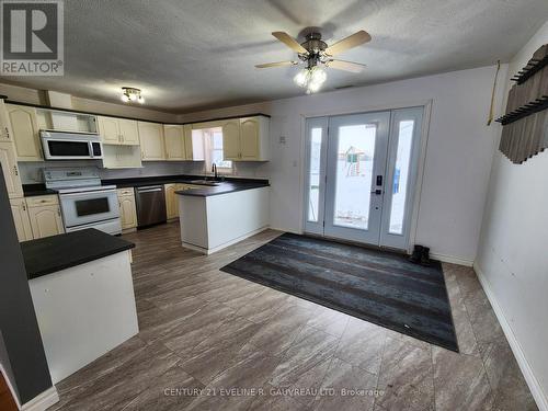 41 Sixth Street, Armstrong (Earlton), ON - Indoor Photo Showing Kitchen