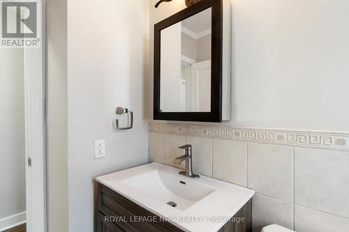 75 Argyle Crescent, St. Catharines (450 - E. Chester), ON - Indoor Photo Showing Bathroom