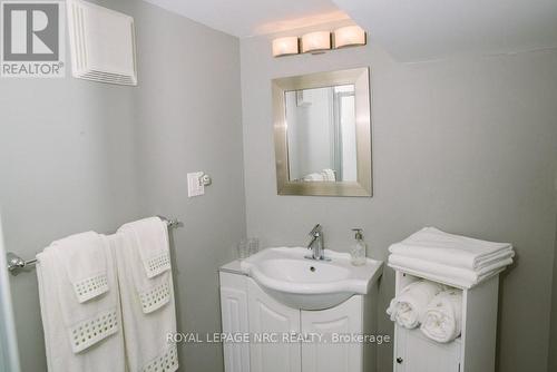 75 Argyle Crescent, St. Catharines (450 - E. Chester), ON - Indoor Photo Showing Bathroom