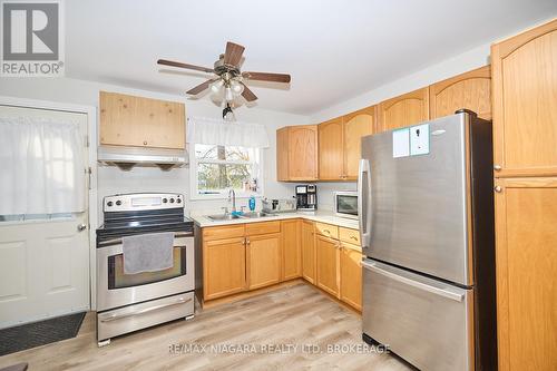 3181 Poplar Avenue, Fort Erie (335 - Ridgeway), ON - Indoor Photo Showing Kitchen