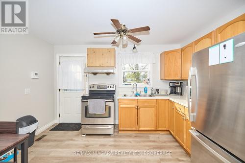 3181 Poplar Avenue, Fort Erie (335 - Ridgeway), ON - Indoor Photo Showing Kitchen With Double Sink