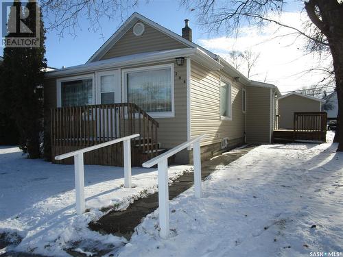 206 3Rd Avenue E, Assiniboia, SK - Outdoor