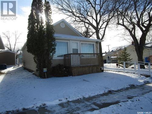 206 3Rd Avenue E, Assiniboia, SK - Outdoor