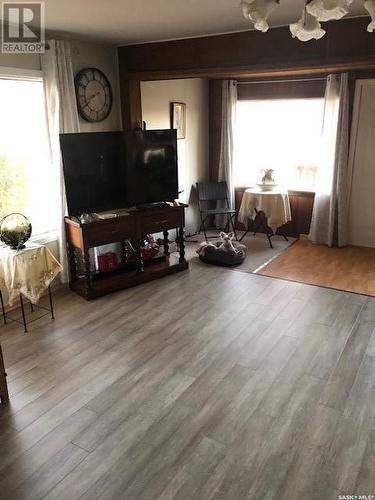 206 3Rd Avenue E, Assiniboia, SK - Indoor Photo Showing Living Room