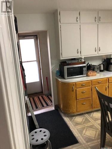 206 3Rd Avenue E, Assiniboia, SK - Indoor Photo Showing Kitchen