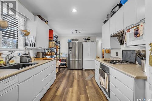 1634 Early Drive, Saskatoon, SK - Indoor Photo Showing Kitchen