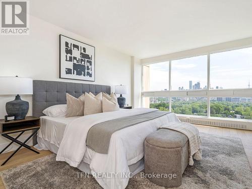 1701 - 63 St Clair Avenue W, Toronto, ON - Indoor Photo Showing Bedroom