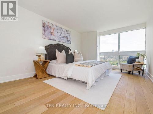 1701 - 63 St Clair Avenue W, Toronto, ON - Indoor Photo Showing Bedroom