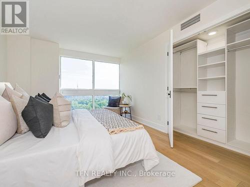 1701 - 63 St Clair Avenue W, Toronto, ON - Indoor Photo Showing Bedroom