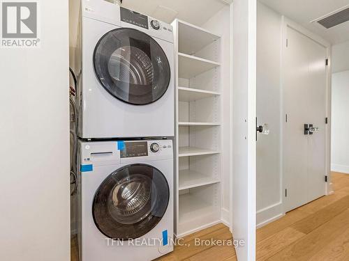 1701 - 63 St Clair Avenue W, Toronto, ON - Indoor Photo Showing Laundry Room