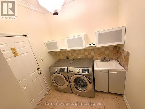 41 Grand Oak Drive, Richmond Hill, ON - Indoor Photo Showing Laundry Room