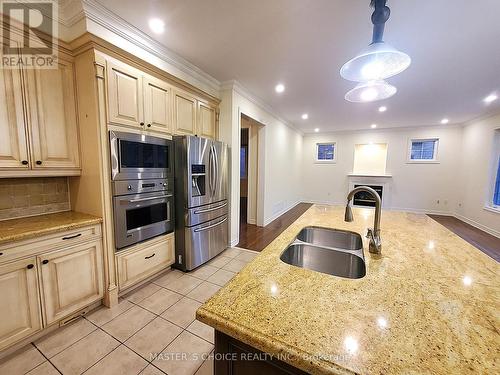 41 Grand Oak Drive, Richmond Hill, ON - Indoor Photo Showing Kitchen With Double Sink